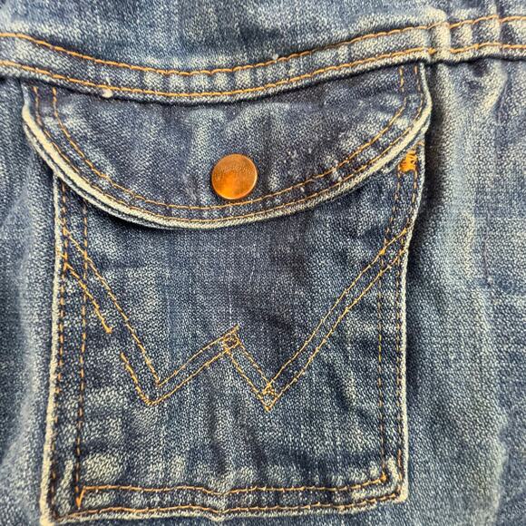 1970s Wrangler USA Denim Jacket 42 | Trucker Fit | Embroidered Butterfly - Picture 12 of 15